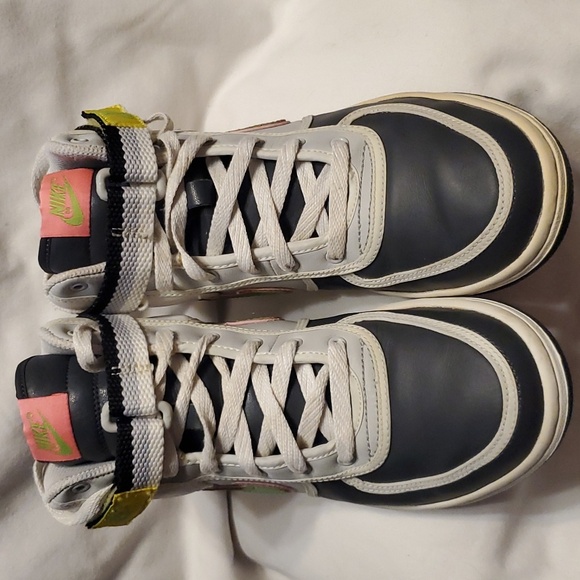 Vandal High(GS) NIKE SHOES W/Original box - Picture 4 of 16